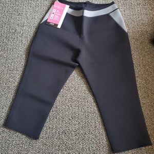 SLIM& TRIM NEOPRENE SLIMMING BLACK & GRAY CAPRI PANTS!
